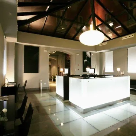 Icon Embassy Hotel 4*