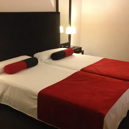 Hotel Quatro Puerta Del Sol 4*