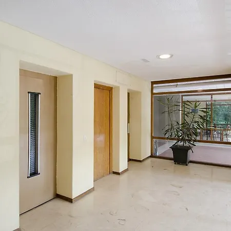 Friendly Mirasierra Apartment