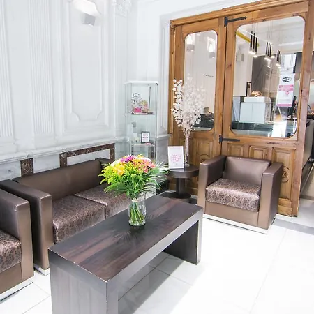 Отель Petit Palace Arenal