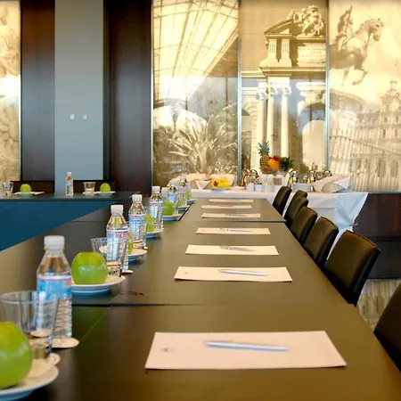 Hotel Maydrit Airport 4*