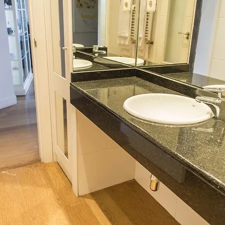 Apartamento Puerta Alcala II Apartment *