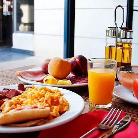 Hotel Travelodge Torrelaguna Madryt