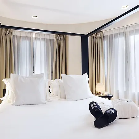 One Shot Luchana Hotel