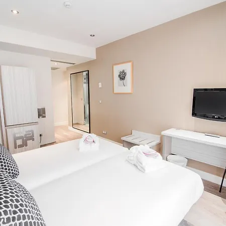 Ξενοδοχείο Petit Palace Puerta Del Sol 3*