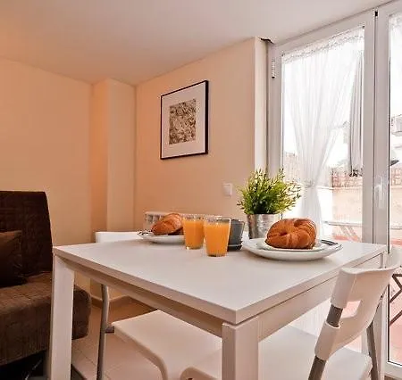 L&h Plaza Santa Ana Appartement