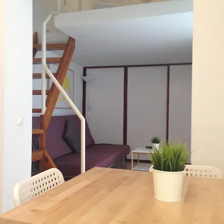 L&h Plaza Santa Ana Appartement