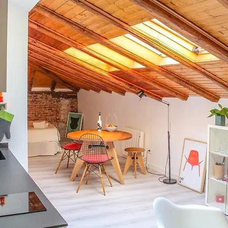Foodie Attic Apartment *