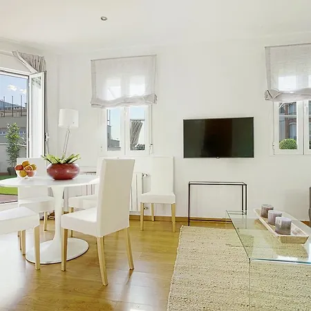 Genteel Reina Sofia Apartment Madrid