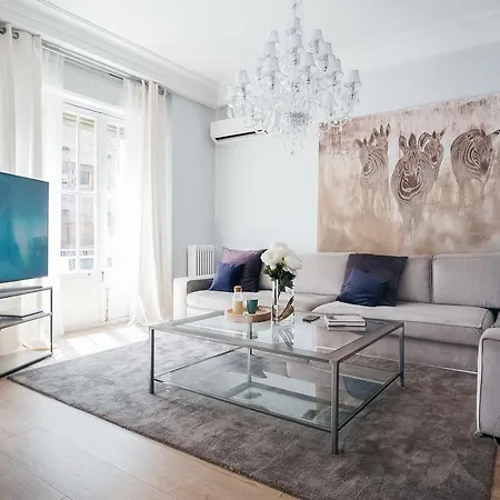 220m² 4 Slaapkamer, 3 Privé Badkamer In Salamanca *