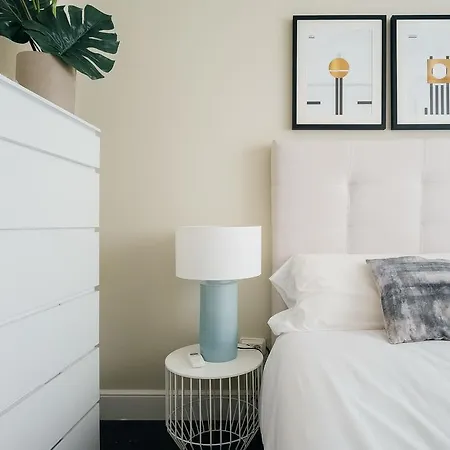 220m² 4 Slaapkamer, 3 Privé Badkamer In Salamanca