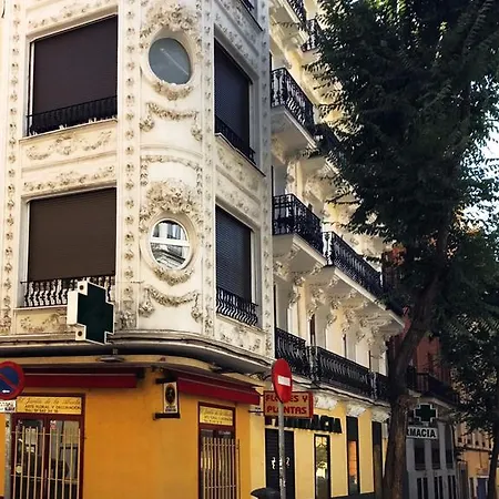 Bookingham ★apartaments & * Madrid