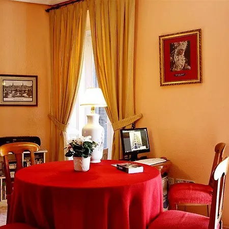 Casa de hóspedes Macarena 2*