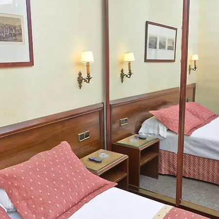 Carlos V Hotel 3*