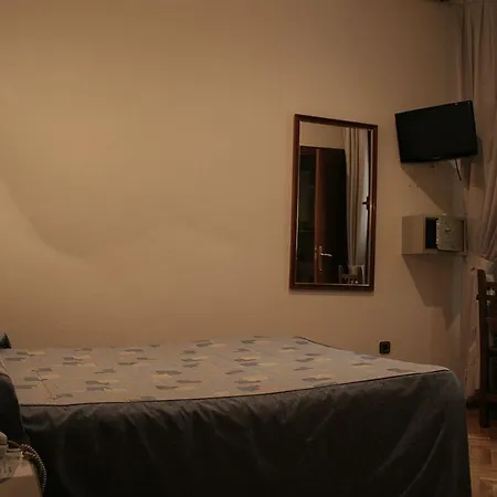 Hispano Gran Via Guest house 2*