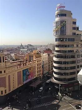 Gran Via 44 אכסניה