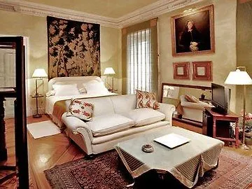 Escala Opera Guest house 3*
