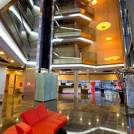 Izan Avenida De Burgos 4*