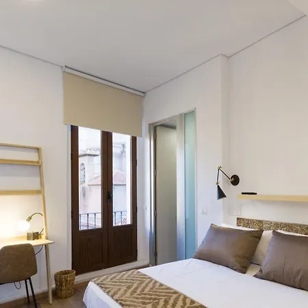 Guest house The Bridge Huertas Madrid