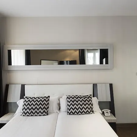 Petit Palace Triball 3*