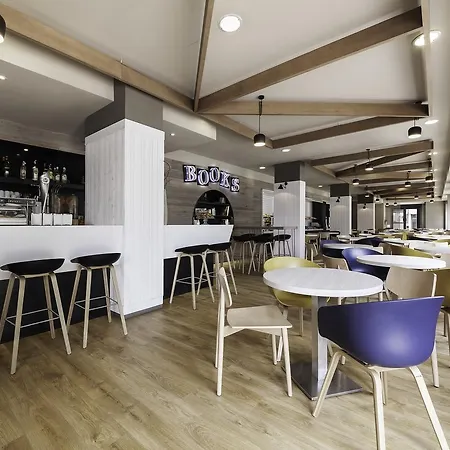 孔波斯特拉套房酒店 公寓式酒店 3*