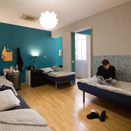 Hostel Onefam Sungate Madrid