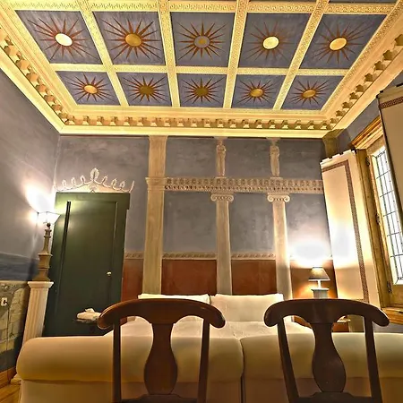 Escala Opera Guest house 3*