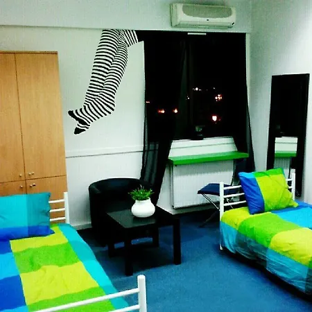 Meetingpoint Hostal *