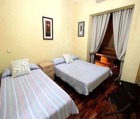 Apartamentos Sleeping In Madrid Apartamento Madrid