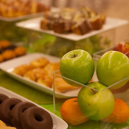 Apartosuites Jardines De Sabatini 3* Madrid