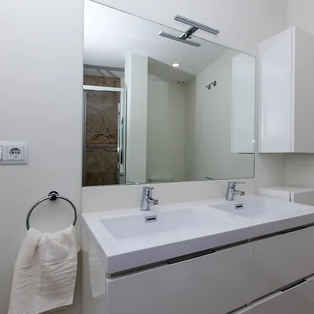 Bookinmadrid Com - Cascorro Sq 18 Pax * Madrid