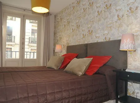 Apartamentos Madrid Apartment *