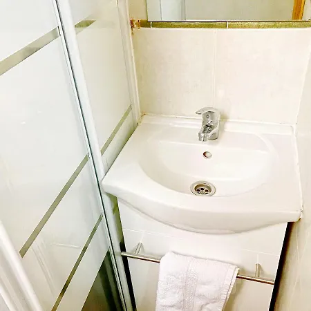 Apartamento 4 Days Alberto Aguilera 3 *