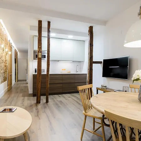 Charming Center - *