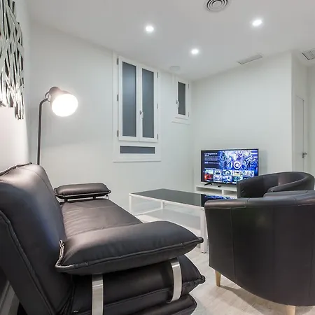 Bookinmadrid Com - Cascorro Sq 18 Pax Apartment *