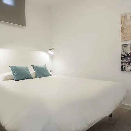 Apartment Alterhome Palacio Real Iii *