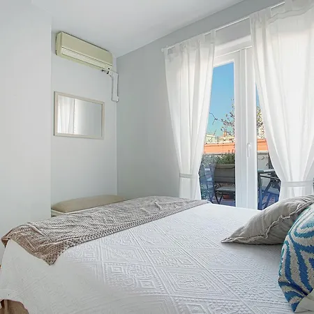 Genteel Reina Sofia Apartment *