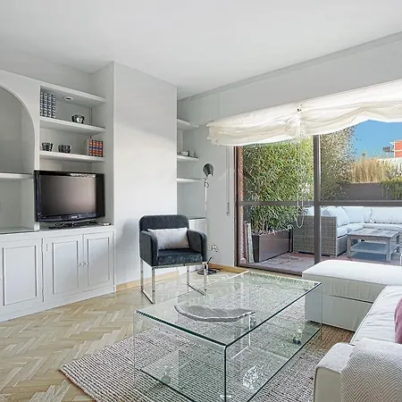 Genteel Reina Sofia Apartment