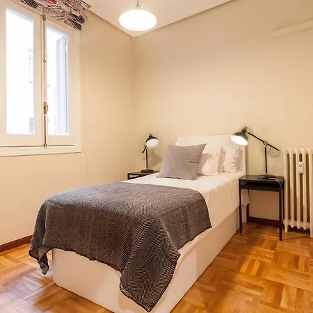 Friendly Claudio Coello Apartment *