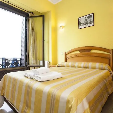 Josefina Hostal *
