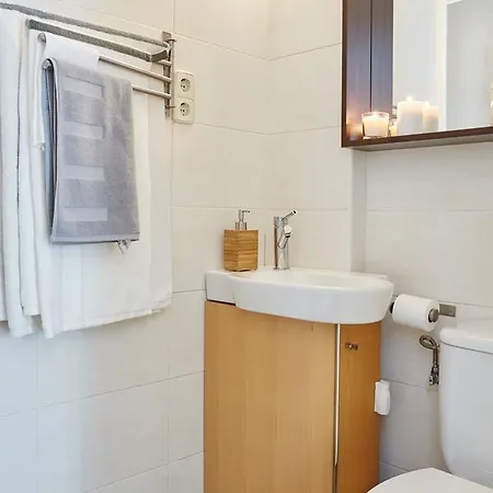 Leeways Loft In Mayor Apartment