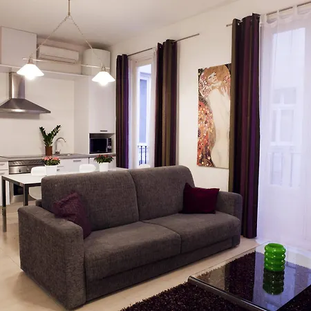 Sixrooms Plaza Mayor Guest house