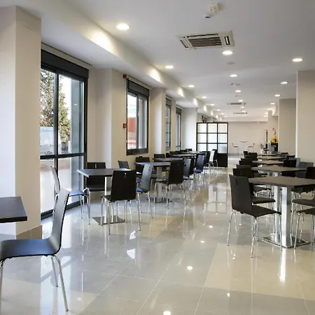 孔波斯特拉套房酒店 公寓式酒店 3*