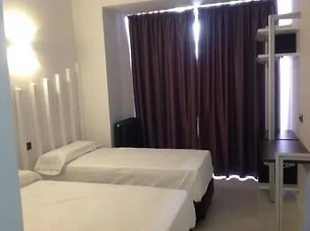 אכסניה Gran Via 44 *