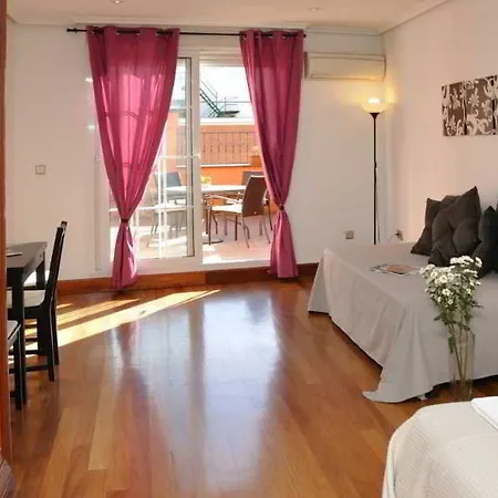 Aparthotel New Point 3*