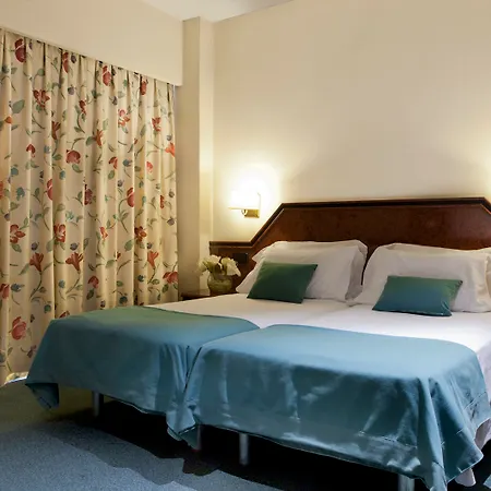Hotel Praga 4*
