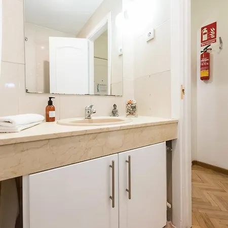 Tribunal Apartment