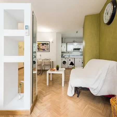 Tribunal Apartment *