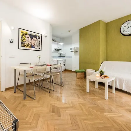 Tribunal Apartment *