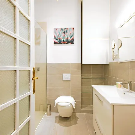 Reina Sofia Boutique I